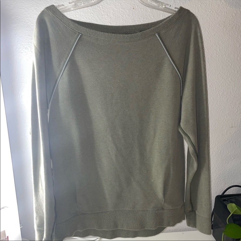 green lululemon sweater!